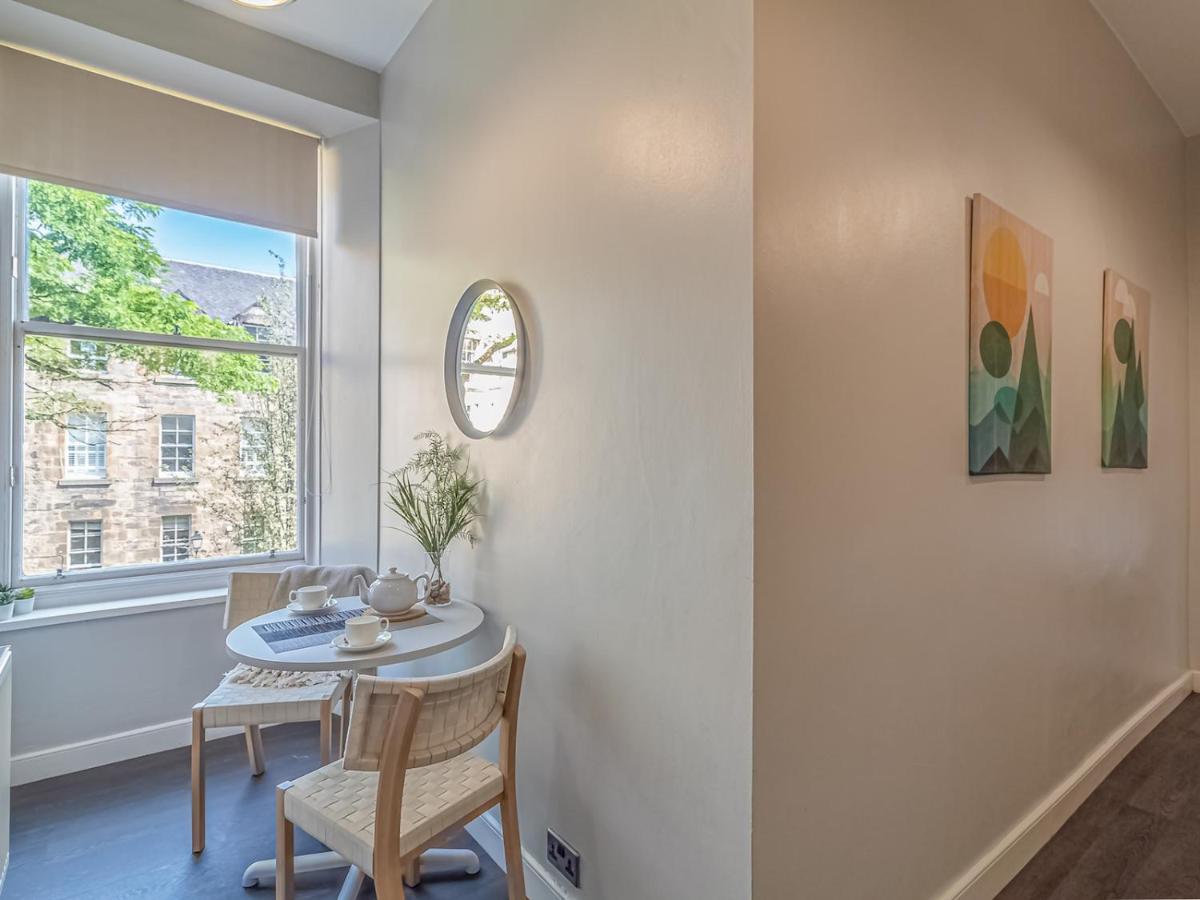 Pass The Keys Spacious And Homely Flat On The Royal Mile 爱丁堡 外观 照片