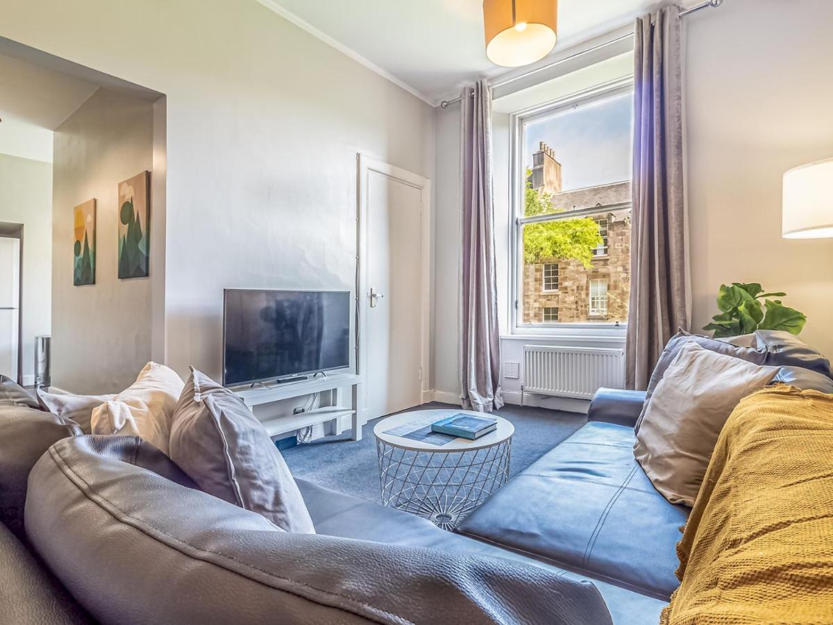 Pass The Keys Spacious And Homely Flat On The Royal Mile 爱丁堡 外观 照片