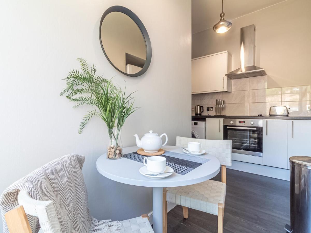 Pass The Keys Spacious And Homely Flat On The Royal Mile 爱丁堡 外观 照片