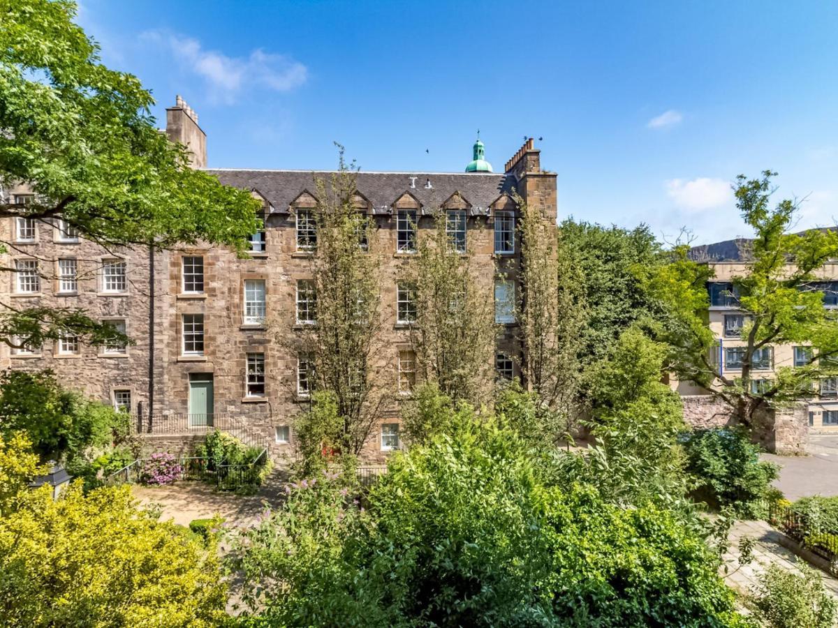 Pass The Keys Spacious And Homely Flat On The Royal Mile 爱丁堡 外观 照片