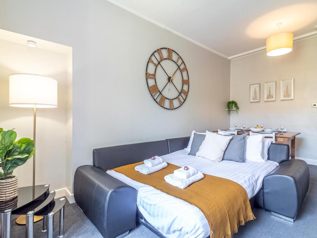 Pass The Keys Spacious And Homely Flat On The Royal Mile 爱丁堡 外观 照片