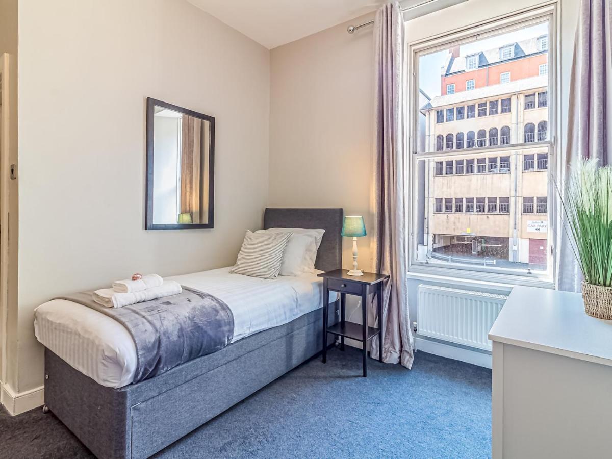 Pass The Keys Spacious And Homely Flat On The Royal Mile 爱丁堡 外观 照片