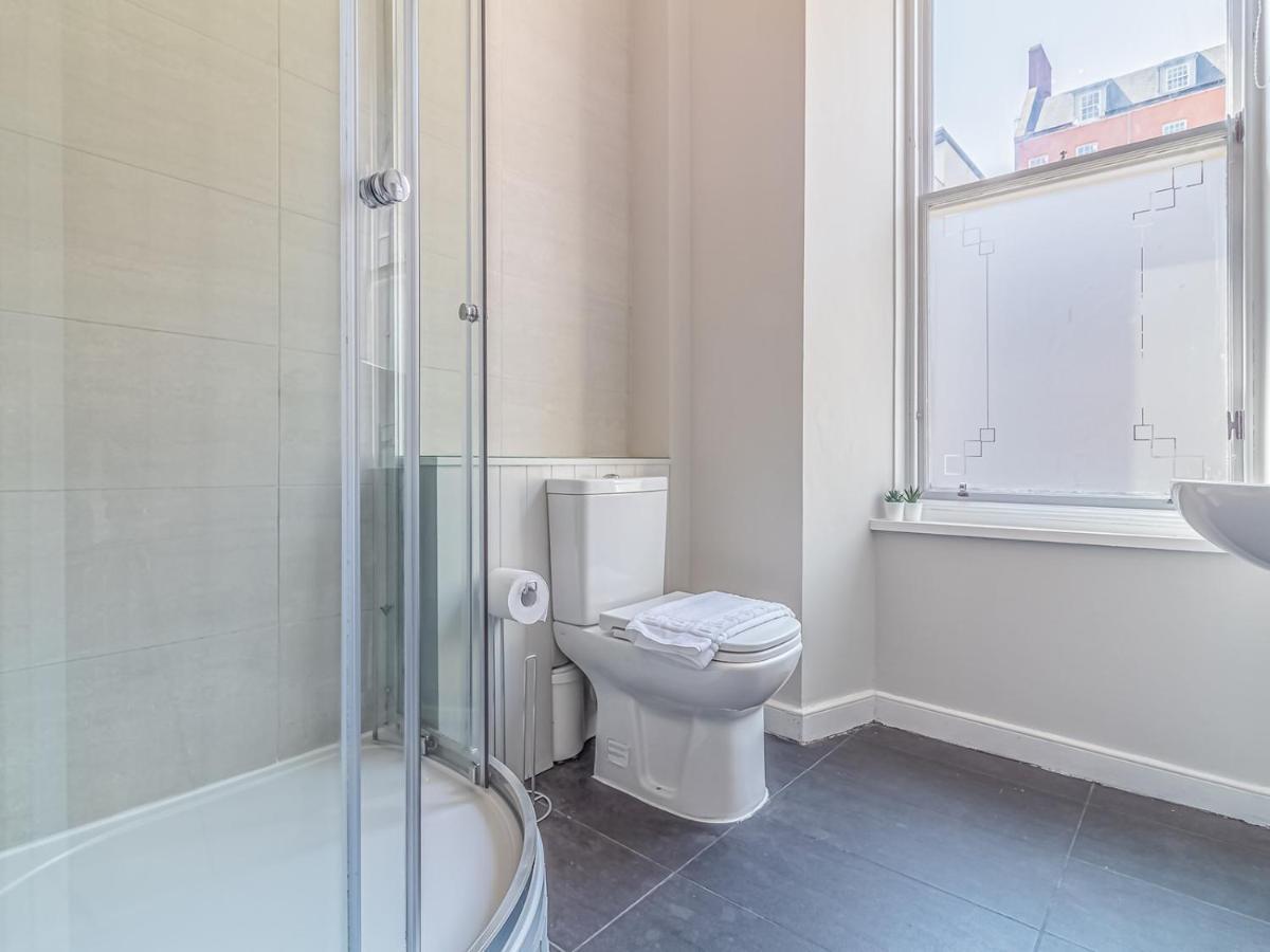 Pass The Keys Spacious And Homely Flat On The Royal Mile 爱丁堡 外观 照片